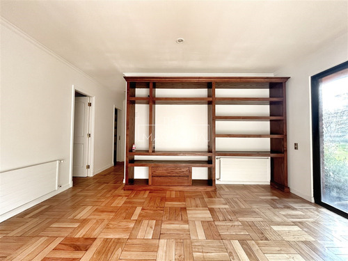 Casa En Arriendo De 6 Dorm. En Lo Barnechea