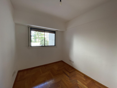Venta Departamento De 3 Ambientes Con Dependencia Y Cochera En Recoleta, Barrio Norte