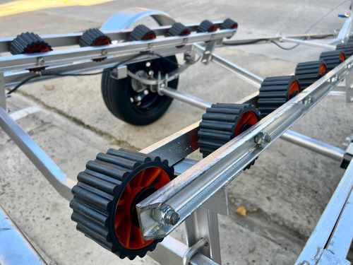 Imagen 9 de 24 de Trailer Moto De Agua