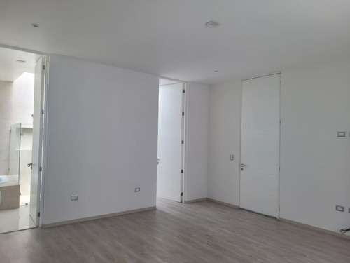 Residencia En Zona Exclusiva Coto Al Norponiente De La Ciudad De Aguascalientes De Un Nivel Y 4 Recamaras Canchas, Alberca Todas Las Amenidades En 610 Mts De Terreno Y 380 Mts De Construcción