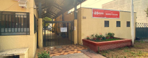 Excelente Ubicación En Condominio Y Con Estacionamiento