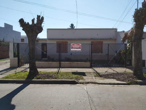 Casa En Venta En Lujan Centro