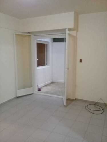 Dño Av. Mosconi Amplio 2amb Exp. $800 Pb B - Recien Pintado