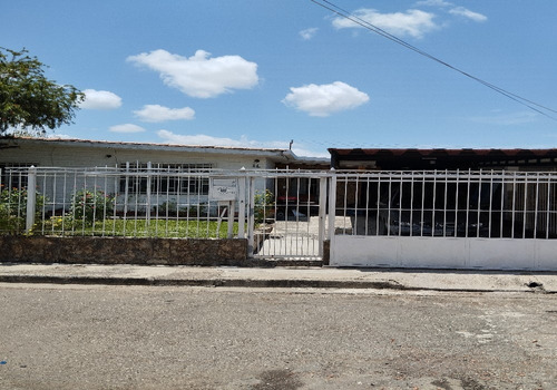 Mg Asein2033 Vende Confortable Casa En Paraparal, Los Guayos. Edo. Carabobo
