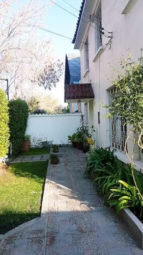 Acogedora Y Renovada Casa Cercana A Metro Castillo Velasco,