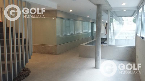 Ambiente En Parque Batlle Ideal Para Consultorio U Oficina, Con Patio Exclusivo.