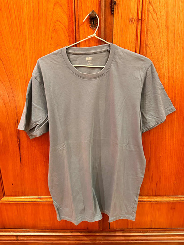 Remera Hombre Uniqlo Talle M Celeste