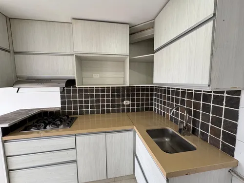 Se Alquila Amplio Apartamento Con Aire En Bochalema Central