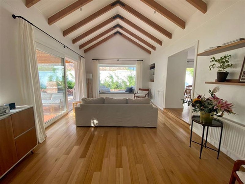 Casa En Venta De 4 Dorm. En Las Condes