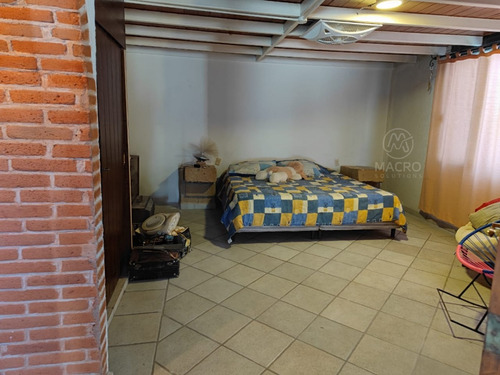Casa En Venta En Col. Las Brisas, Temixco, Morelos Con Alberca Y Jardín.