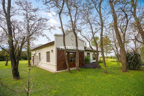 Casa En Venta Sobre Lote De 1 Hectarea En Loma Escondida, Open Door
