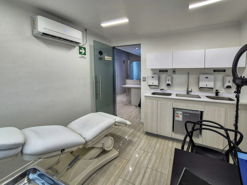 Clinica En Venta | 3 Estacionamientos | Permisos