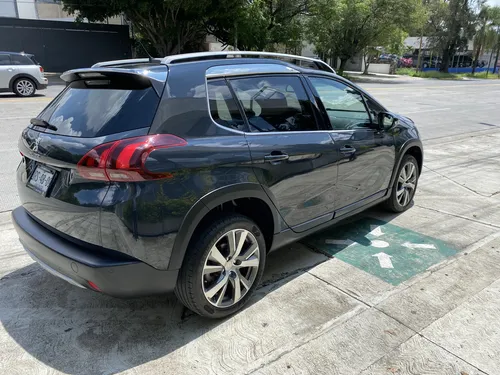 Peugeot 2008 1.2 Puretech Allure Pack