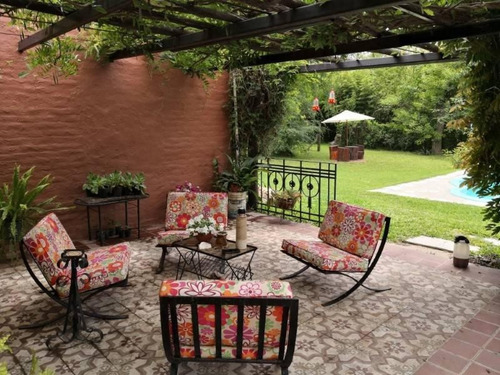 Imagen 3 de 29 de Casa Quinta De Tres Dormitorios, Dos Baños, Quincho, Dos Piletas Y Parque De 2086 M2