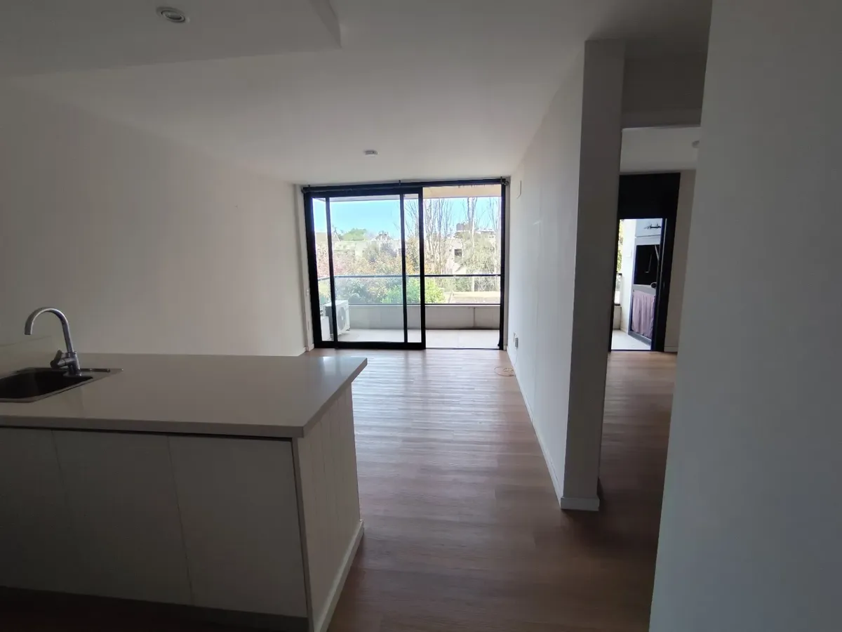 Alquiler Apartamento 1 Dormitorio, Parque Miramar Con Cochera · Foto 2