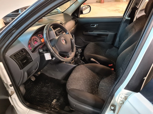 Fiat Siena 1.4 Attractive Active C/gnc 2011