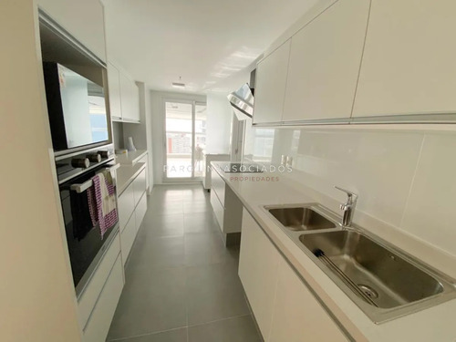 Apartamento De 3 Dormitorios En Venta En Miami Boulevard, Punta Del Este.