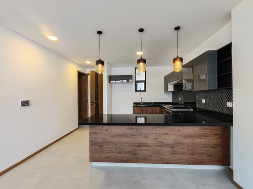 Departamento En Venta De 2 Recámaras En Zona Uvm.
