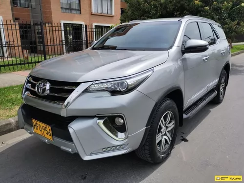 Toyota Fortuner Swr Street 2.4cc At Aa 4x2 | TuCarro