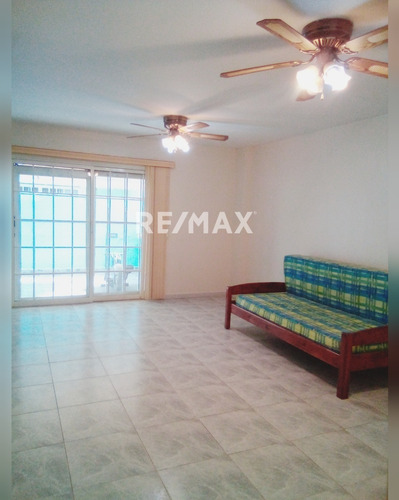 Imagen 4 de 12 de Se Vende Town House En La Av. Anzoátegui, Lechería. Ana Villamizar 0412-5935260.
