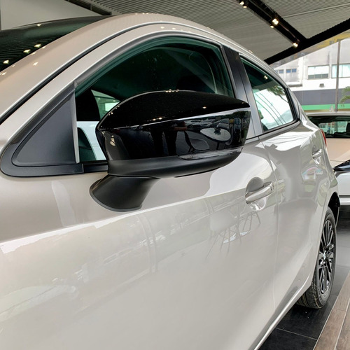 Imagen 10 de 14 de Mazda 2 Sport Carbon Edition Cuarzo Platino