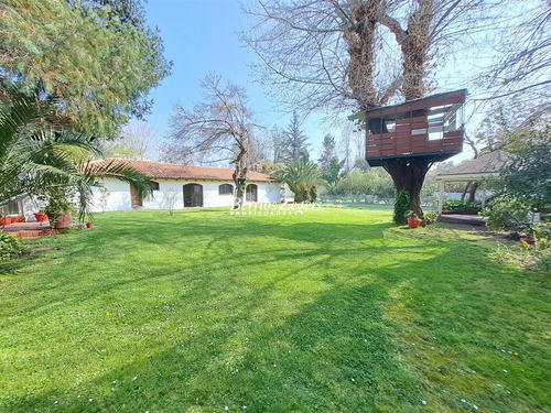 Casa En Venta, 4 Dormitorios 4 Baños, Sala De Estar La Reina