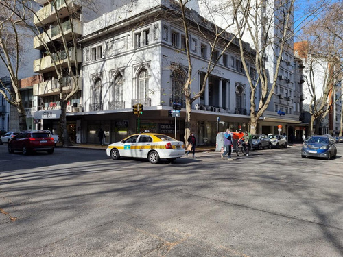 Imagen 2 de 30 de Edificio Entero , Paraguay Esquina San Jose, Gran Esquina !!