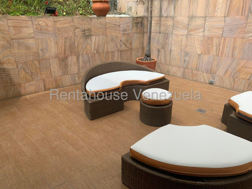 Buscas Una Quinta Donde Puedas Compartir Momentos Con Tus Familiares Y Amigos? Aqui La Tienes,moderna, Calle Cerrada Vigilancia Privada,amplia Y Bella Cocina Para Disfrutarla. Está En Alto Hatillo