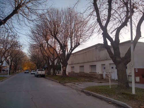 Imagen 3 de 7 de Casa Con Local Multifamiliar En Zona Céntrica De Madariaga