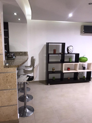 Imagen 15 de 17 de Townhouse En Venta En Lomas Del Este, 3 Niveles Conjunto Exclusivo Con Pozo De Agua, Doble Anillo De Seguridad Hermosas Áreas Sociales