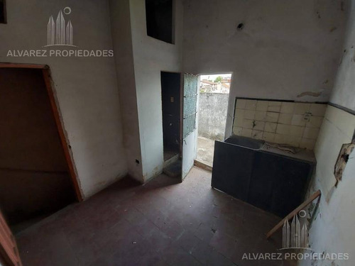 Imagen 25 de 30 de Casa Departamento Locales 5 Ambientes Venta El Palomar Ideal Galpón Depósito