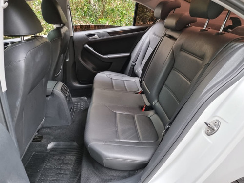 Imagem 18 de 20 de Volkswagen Jetta 2.0 Comfortline C/ Pacote Premium