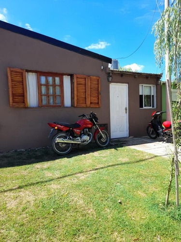 Casa En Venta - 2 Dormitorios 1 Baño 1 Cochera - 290mts2 - Las Flores