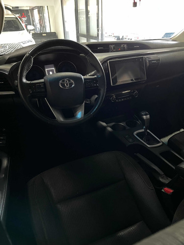 Imagen 21 de 21 de Toyota Hilux 2.8 Cd Srv 177cv 4x4 At