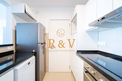 Imagen 3 de 28 de Apartamento De Tres Dormitorios En Suite En Alquiler Con Vista El Mar En Primera Lãnea Playa Brava
