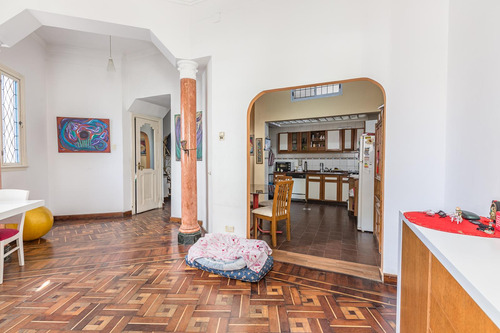 Venta Casa 5 Ambientes De Estilo | Excelente Estado| Luz | Detalles De Calidad | Caballito