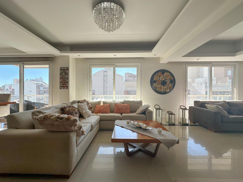 Departamento En Venta En Lanús Oeste 5 Ambientes Con 2 Cocheras Y 2 Bauleras