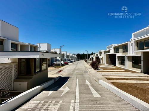 Concon - Vende Casa 3 Pisos 4d 4b 2e - Pinares De Montemar