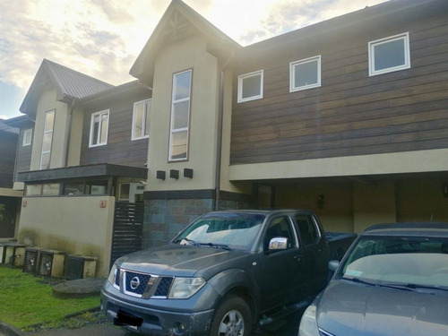 Casa En Venta De 3 Dorm. En Pucón