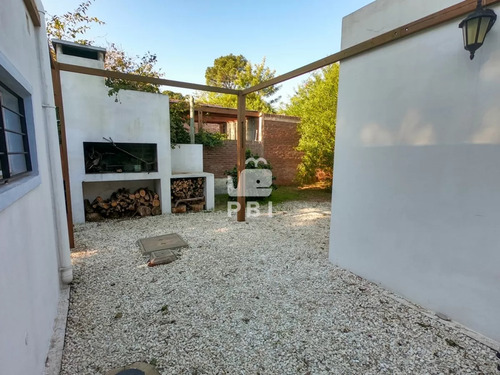 Casa 3 Dormitorios En Club Del Lago, Punta Ballena - Ref : Pbi2327