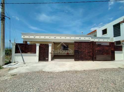 Casa Con Terraza Y Patio En Venta En Los Prados Wpc24