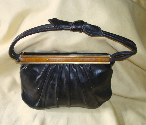 Cartera De Mano Antigua C/ Pellizcos En Cuero Negro Año 1950