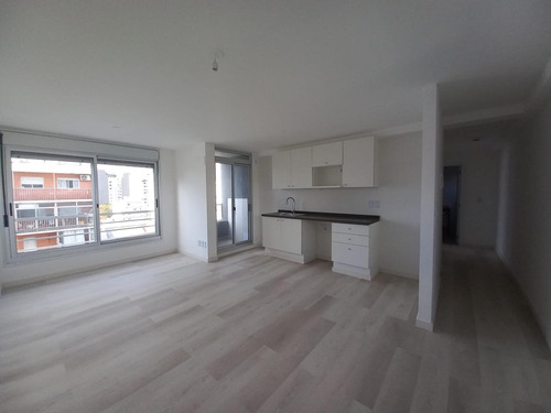 Venta De Apartamento De 2 Dormitorios En Tres Cruces, Montevideo