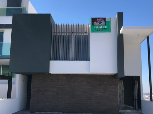 Residencia En Lomas De Juriquilla, 5 Autos, Sótano, Jardín, 