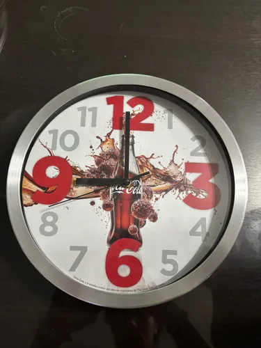 Reloj De Pared Analógico Coca Cola - Color Rojo