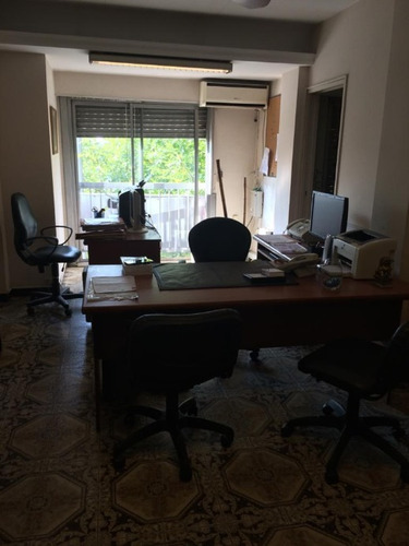 Imagen 2 de 9 de Permuta - Departamento De 3 Ambientes En Venta - Moron Centro