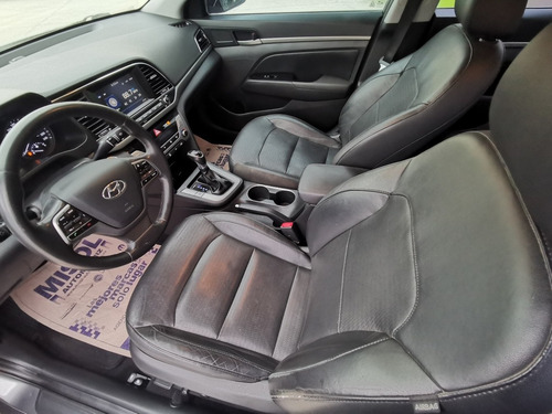 Imagen 8 de 13 de Hyundai Elantra Limited Tech Navi Motor 2.0 Modelo 2018 At
