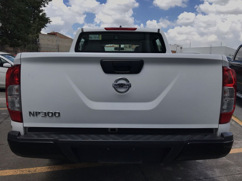 Imagen 7 de 15 de Nissan Np300 Doble Cabina 2020 2.5 S Mt