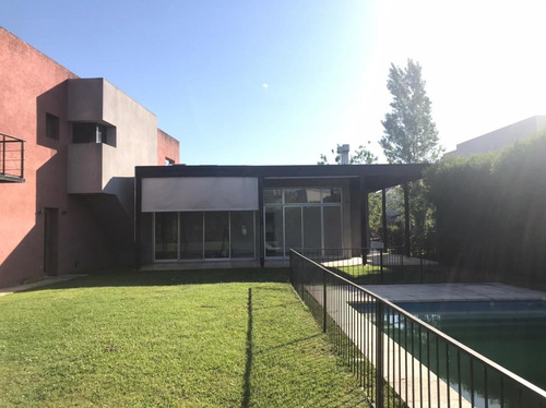 Imagen 25 de 30 de Excelente Casa Sobre Lote Central