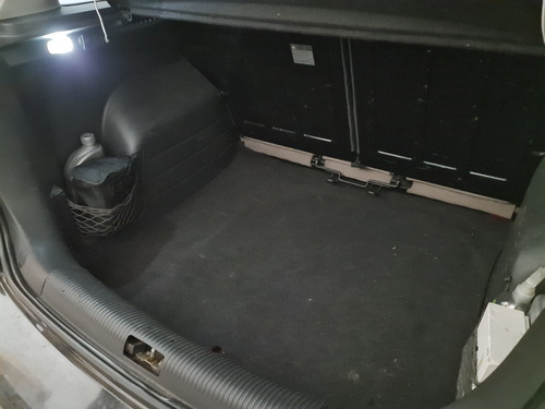 Volkswagen Suran 1.6 Trendline 11b 2011